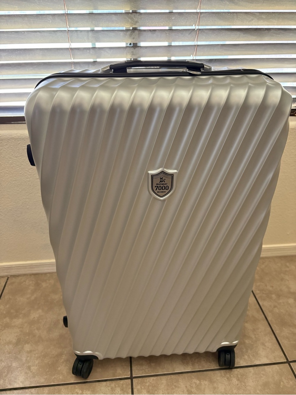 BIOMAT 7000 Richway Silver Hard Shell Spinner Suitcase ✨
